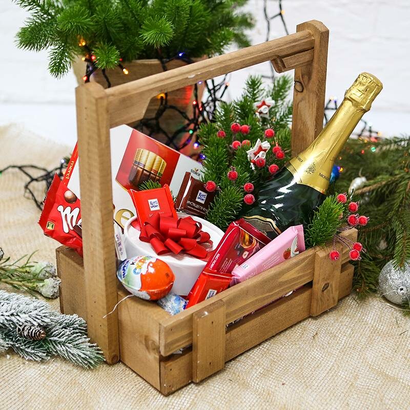 Деревянный ящик для подарков